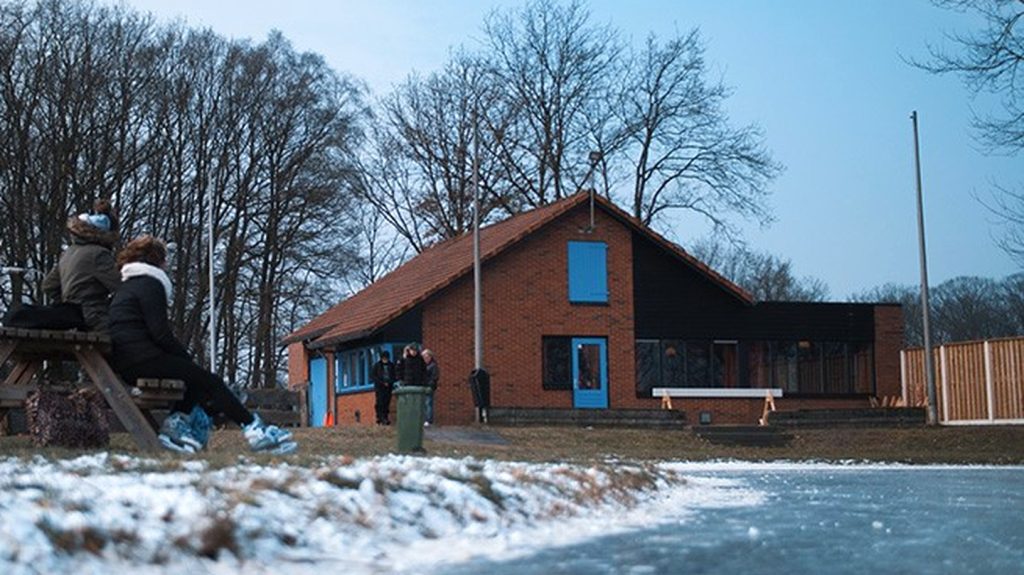 Buitenzijde van het clubgebouw Bous-Mös